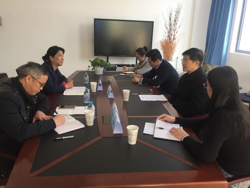 与科研团队座谈