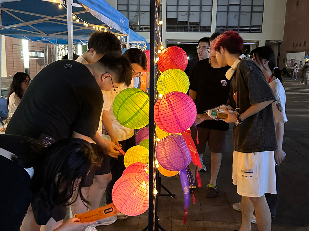 20240920010916687400.jpg 中秋猜灯谜活动