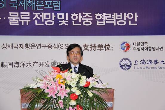 上海国际航运研究中心秘书长真虹教授发表演讲：世界港口发展趋势及中韩港口合作方案