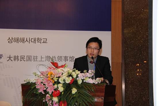 上海国际航运研究中心国际市场分析部张永锋副主任发表演讲：世界集装箱运输市场中短期展望和中韩合作方案 