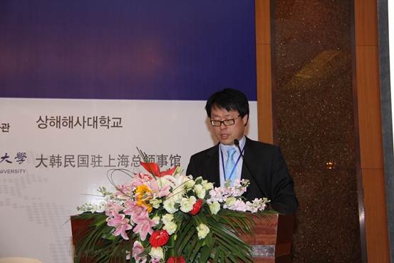 韩国海洋水产开发院海运市场分析中心黄轸会主任发表演讲：世界干散货运输市场中短期展望和中韩合作方案