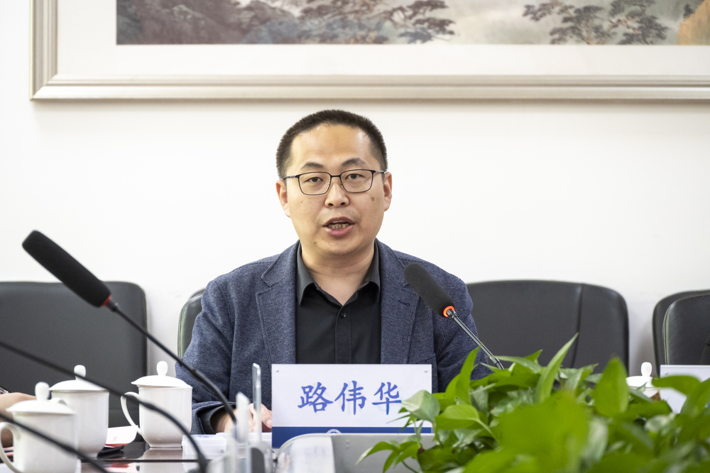 20240508225325029900.jpg 获奖教师代表路伟华老师发言