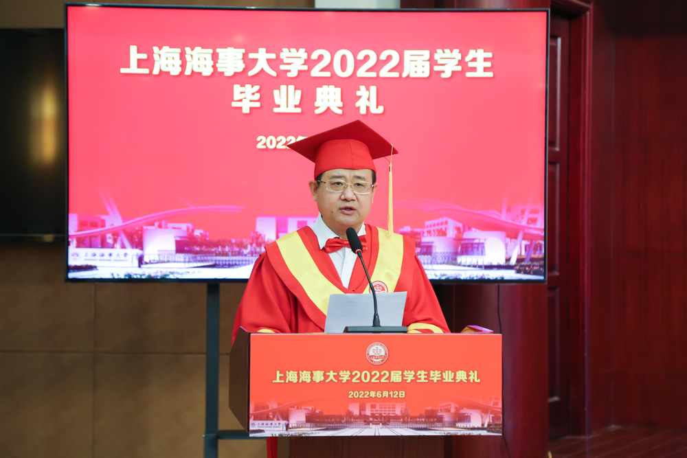 宋宝儒书记宣读2022届优秀毕业生表彰决定