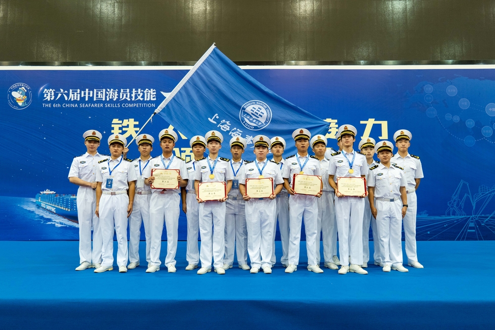 20230714132129588900.jpg 铁人三项接力赛事颁奖合影