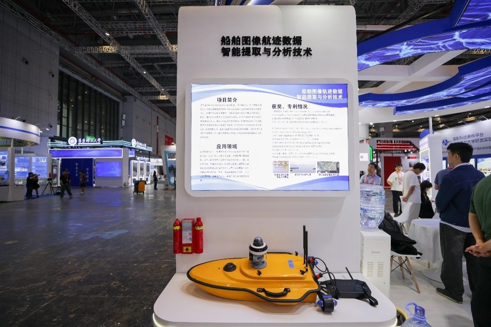 20240926015945647400.jpg 船舶图像航迹数据智能提取与分析系统