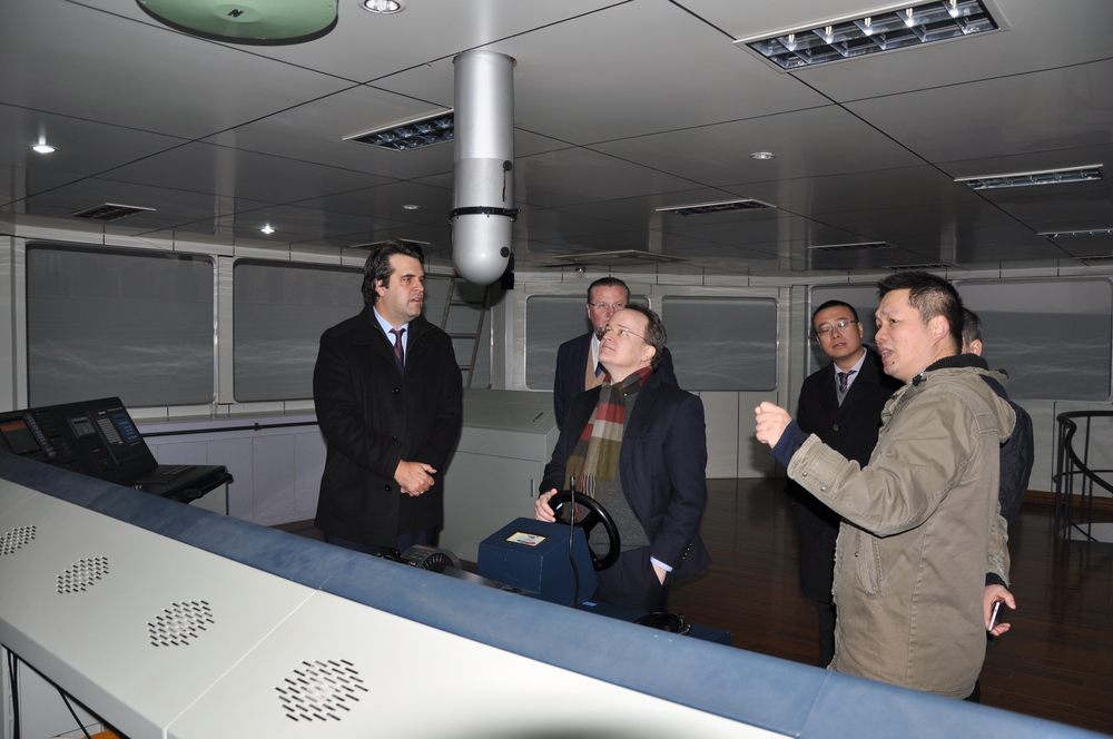 参观航海模拟器