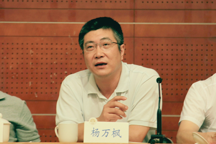 杨万枫副校长部署教学和实验室建设工作