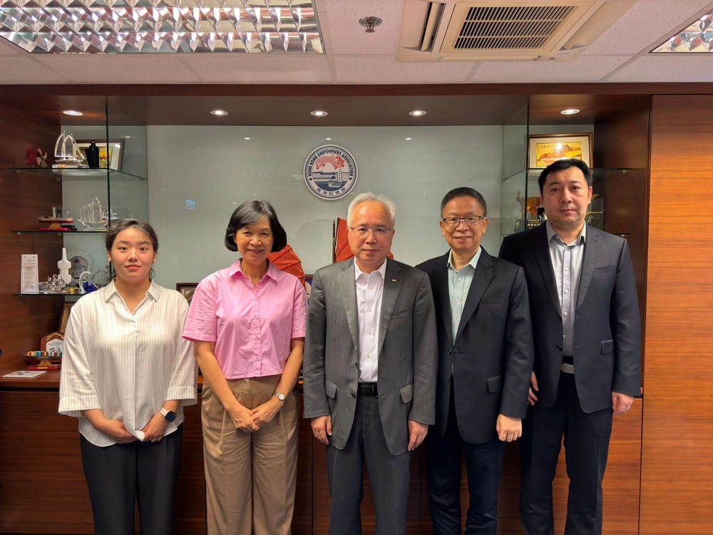 20240911043059429700.jpg 与香港船东会及中国船级社香港分社代表合影