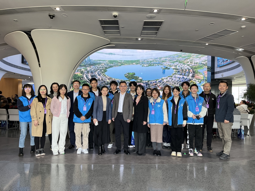 临港管委会领导慰问志愿者