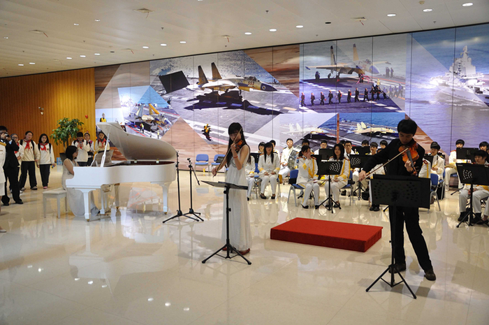 我校交响管乐团演出 我校交响管乐团演出