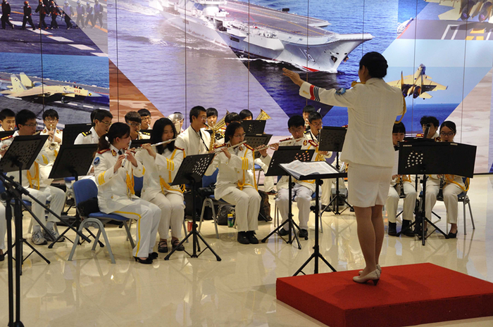 我校交响管乐团演出 我校交响管乐团演出