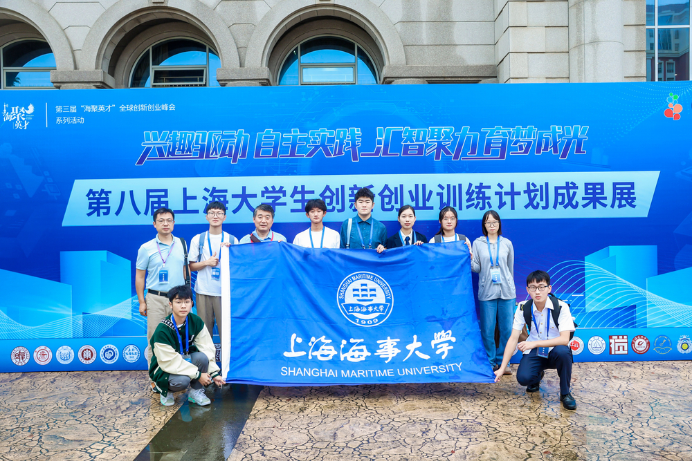 20230926141135193800.jpg 参加成果展合影