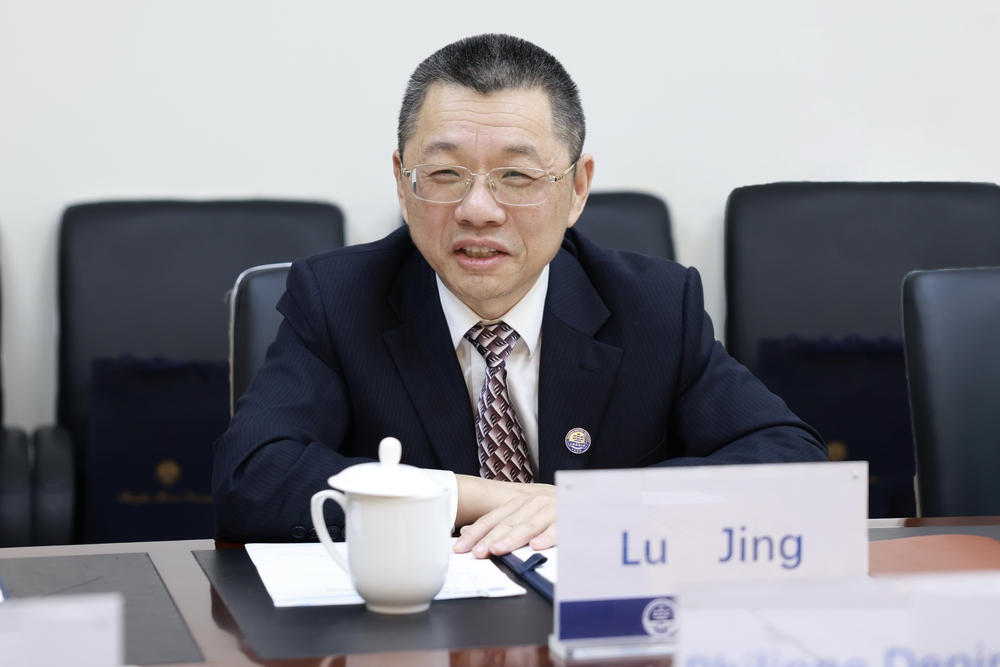 陆靖校长致欢迎辞