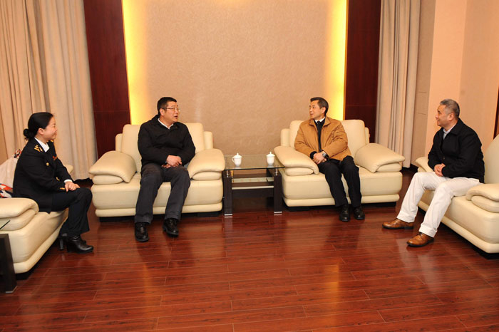 杨万枫副校长与闻新祥副局长会谈