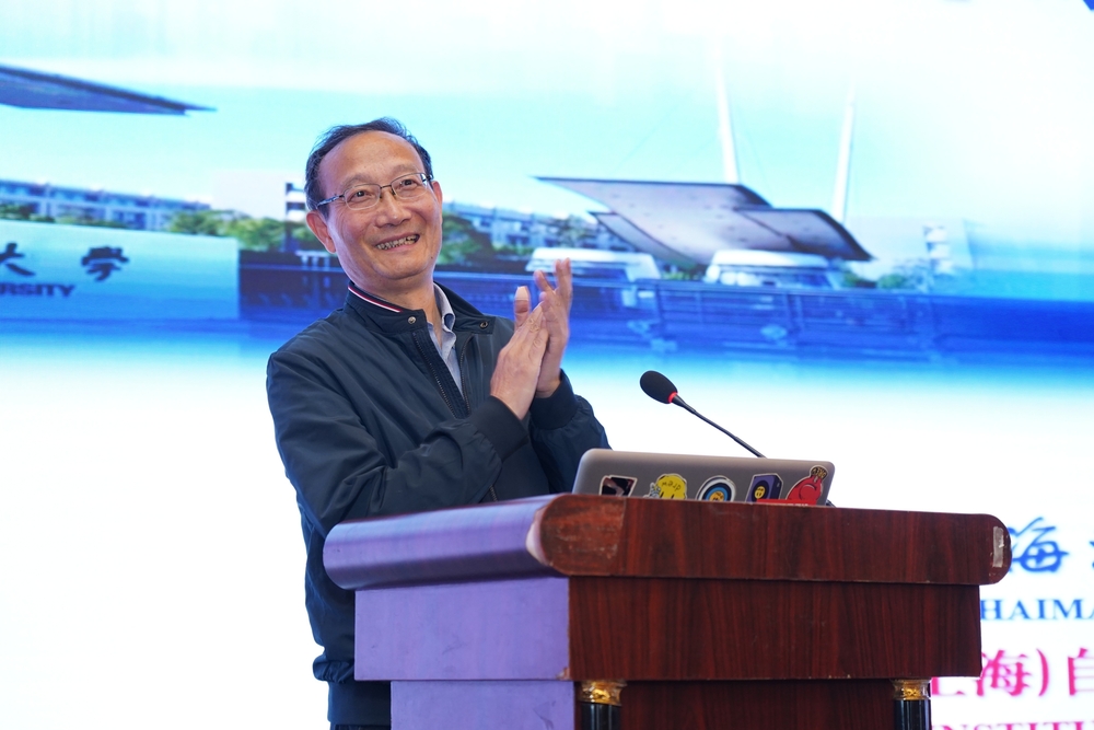 黄有方教授作主旨演讲