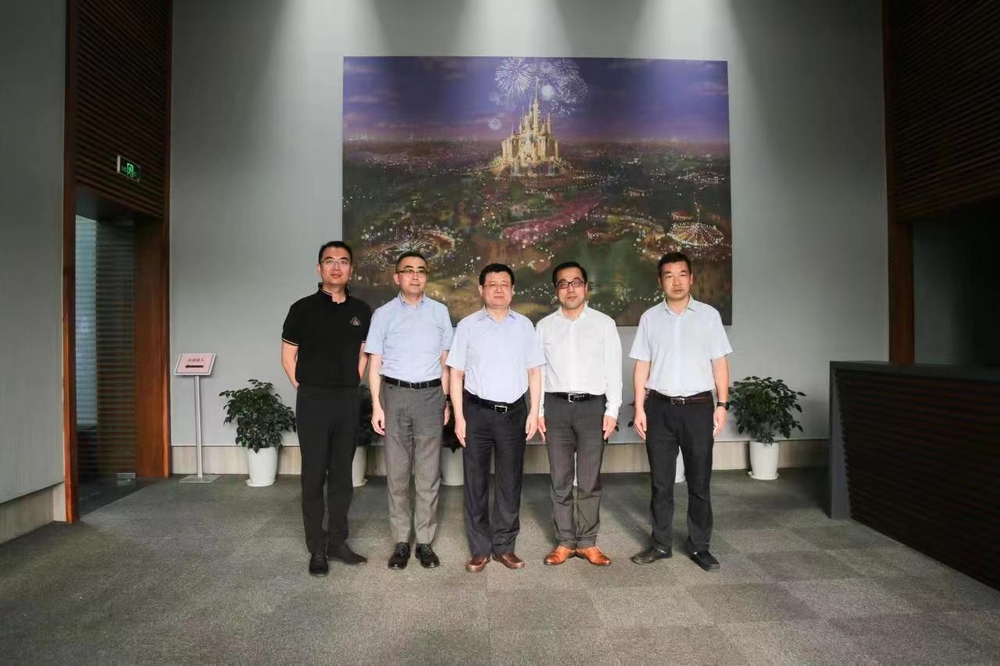 20220723051250264200.jpg 集团总监、迪士尼合作企业党委书记兼副总经理邱一川接待我校来访人员