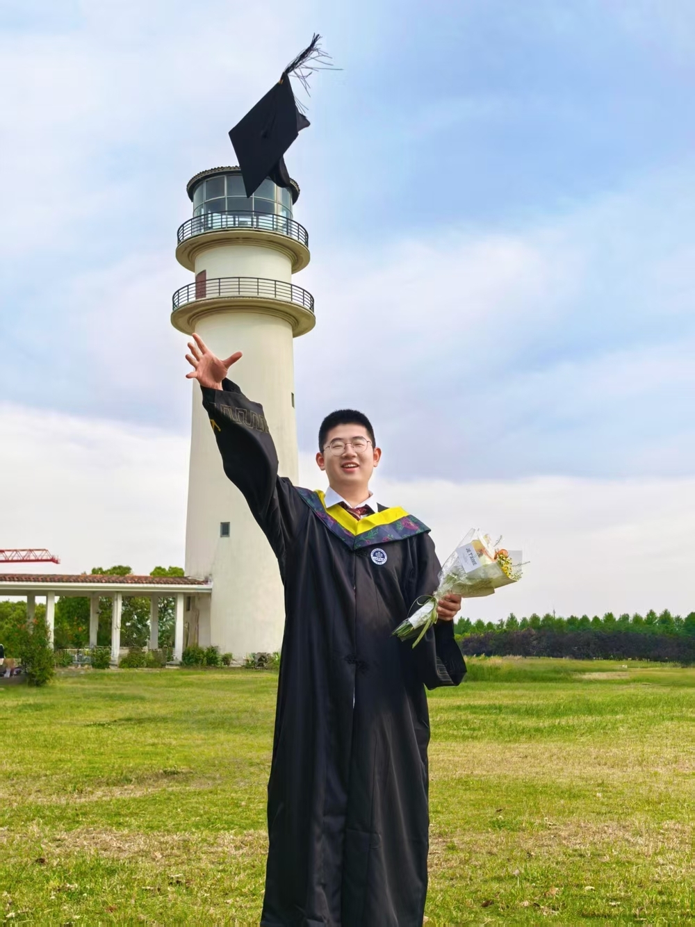 邵鑫浩毕业照