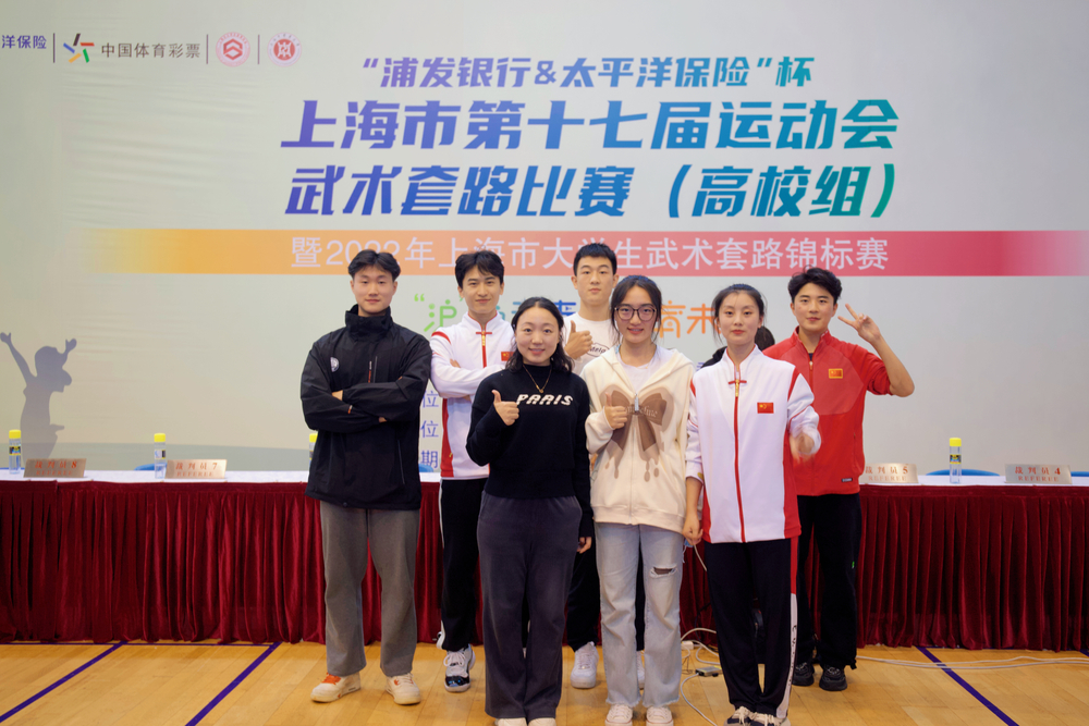 赛后集体合影